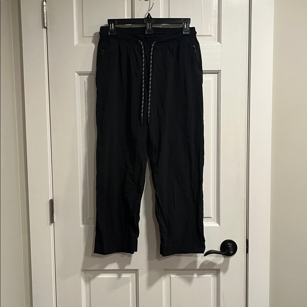 Athleta Trekkie Cropped Active Pants Size 6 in Black - Picture 2 of 13